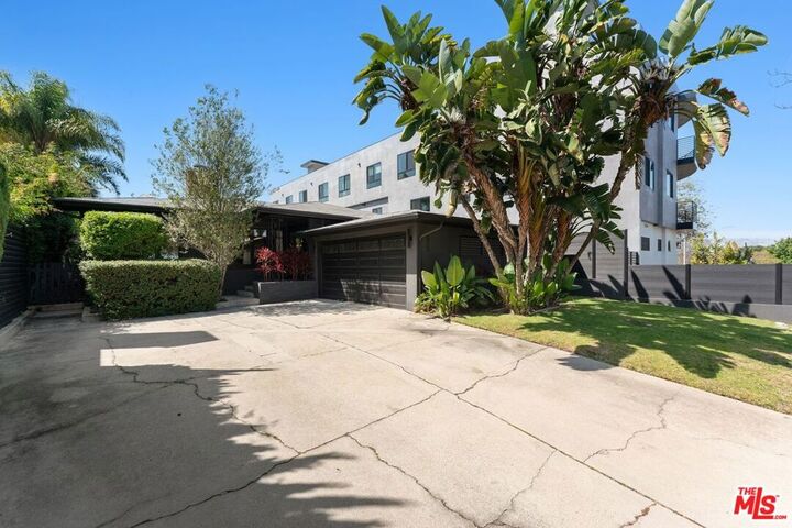 Property Photo: 1903 Preuss Road CA 90034