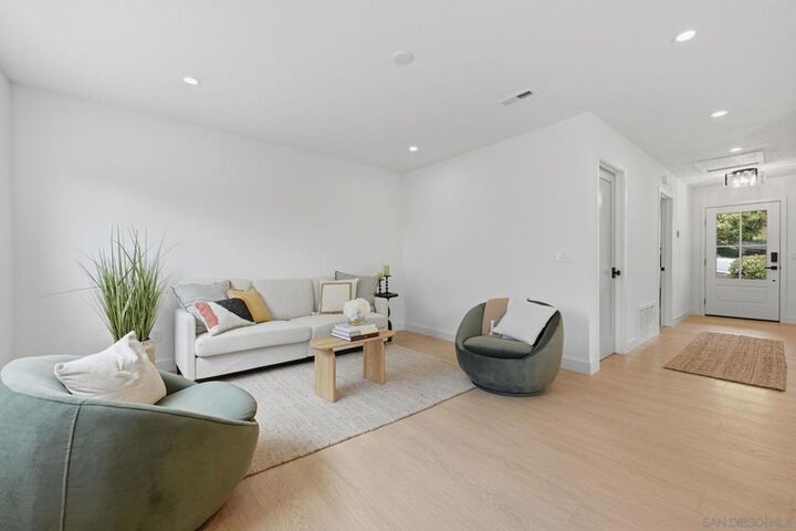 Property Photo:  2610 Chestnut Ave  CA 92010 