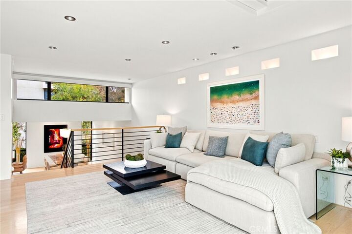 Property Photo:  28 Sea Colony Drive  CA 90405 
