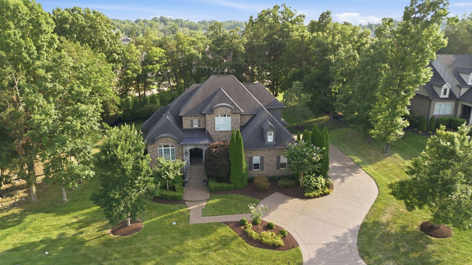 Property Photo:  1807 Eaves Ct  TN 37135 