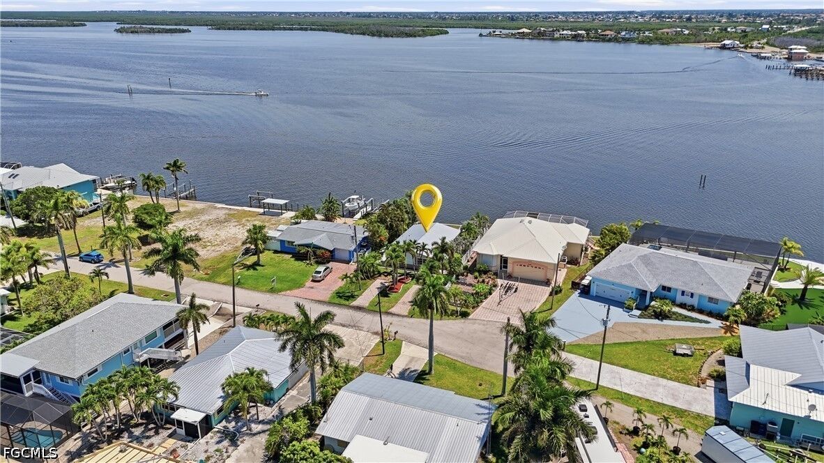 Property Photo:  2498 Bayshore Drive  FL 33993 