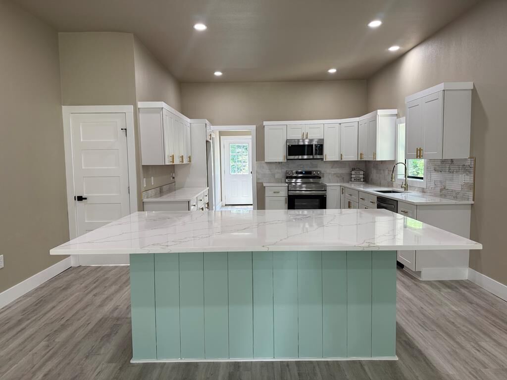 Property Photo: 448 Commerce TX 75925