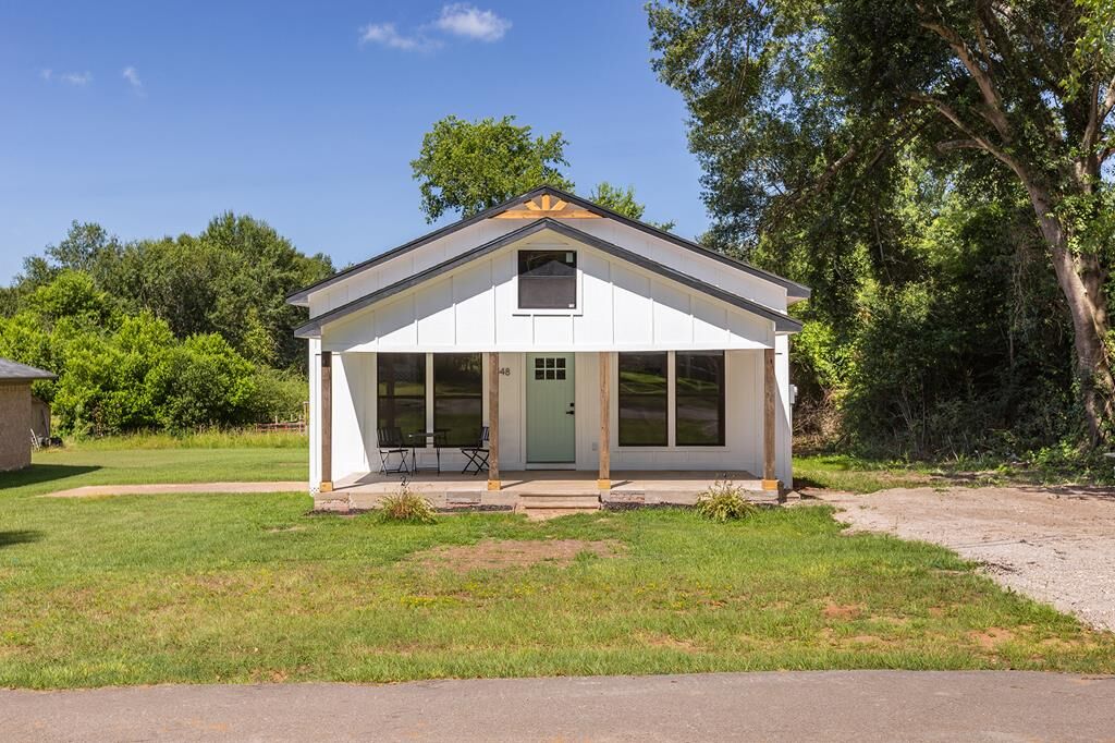 Property Photo:  448 Commerce  TX 75925 
