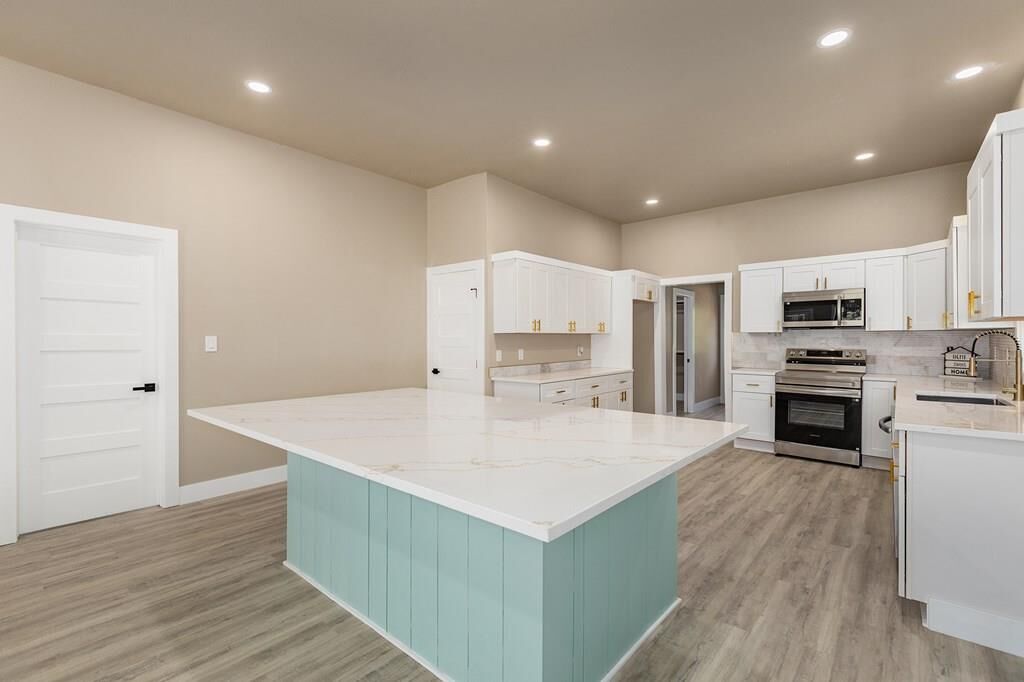 Property Photo: 448 Commerce TX 75925