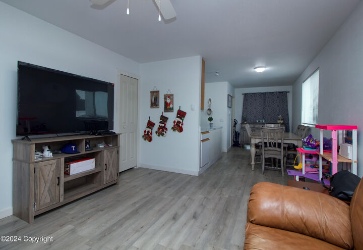 Property Photo: 1409 E 12th St WY 82716