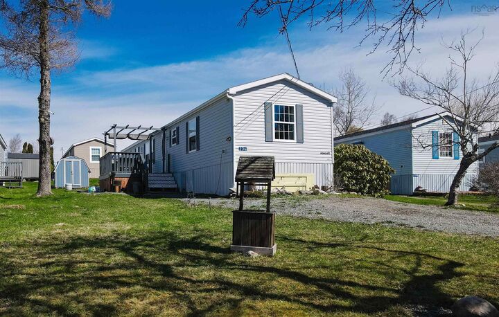 236 South Uniacke Road — photo 1