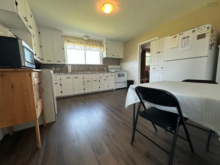 Property Photo: 2515 Highway 2 NS B0N 2H0