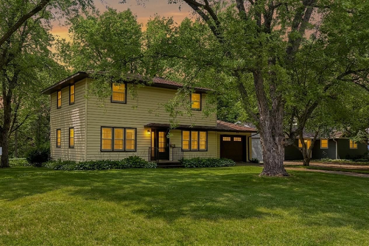 Property Photo:  1625 9th Avenue SE  MN 56304 