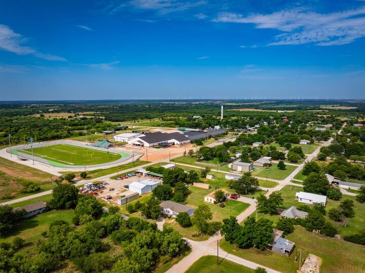 Property Photo: 902 Commerce Street TX 76372