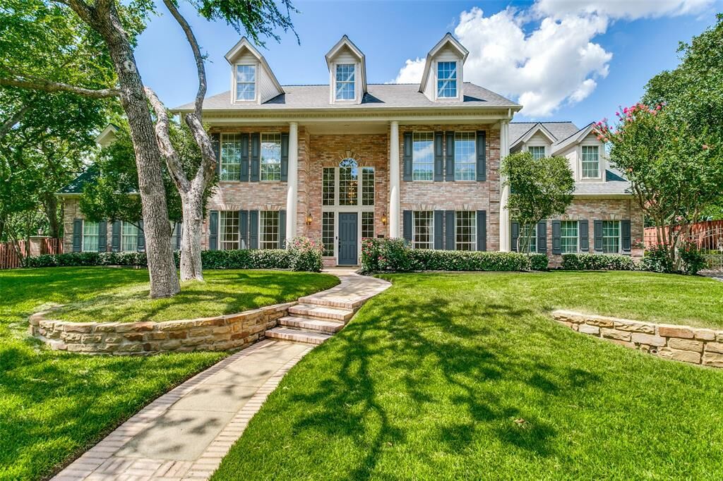 Property Photo:  807 Ridgedale Court  TX 76092 