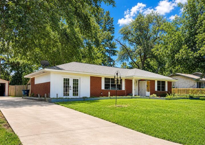 Property Photo:  409 Poe Street  TX 75783 