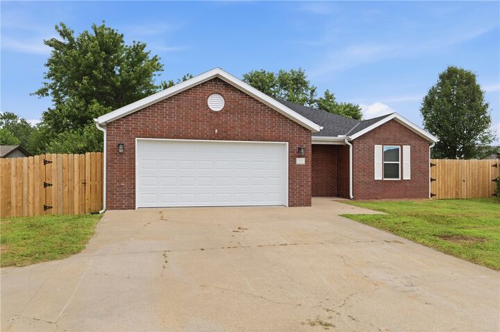 Property Photo:  1213 E Glendale Lane  AR 72758 