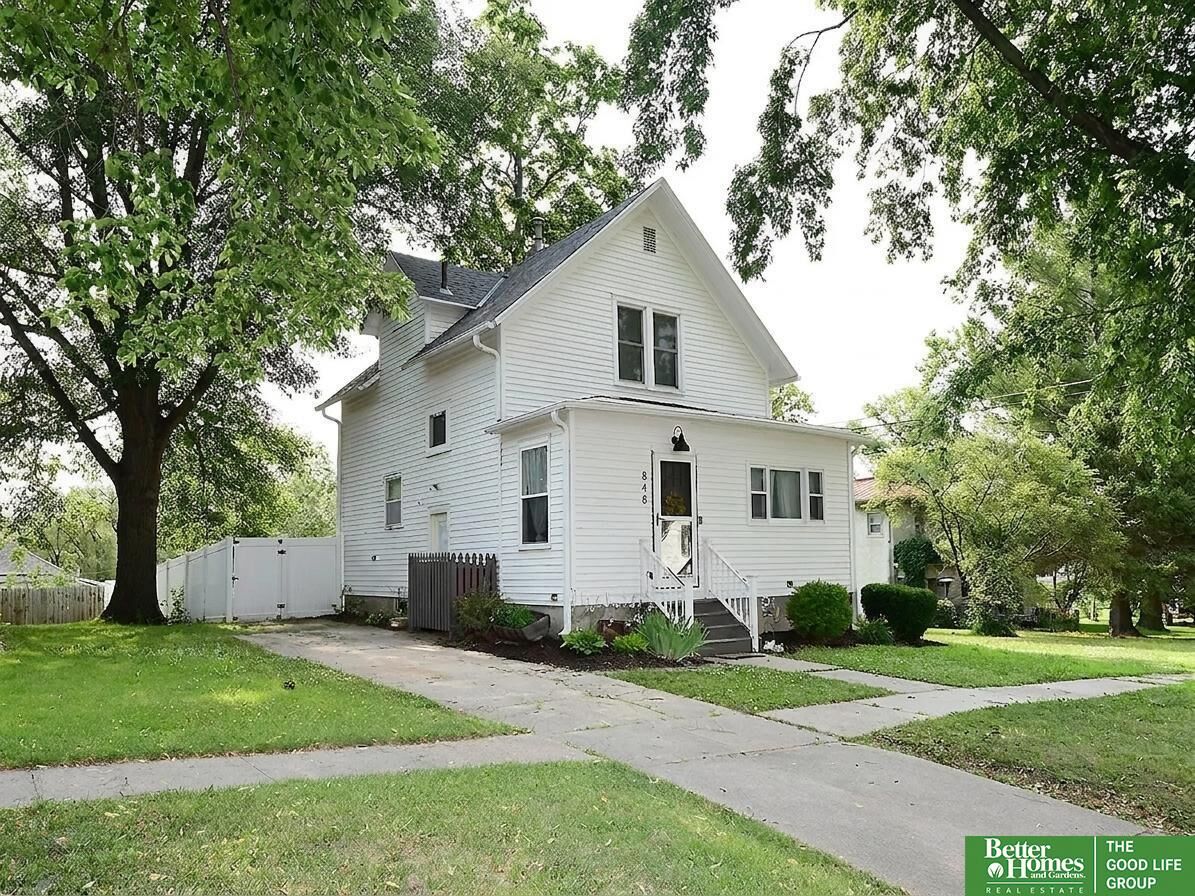 Property Photo: 848 N Walnut Street NE 68066