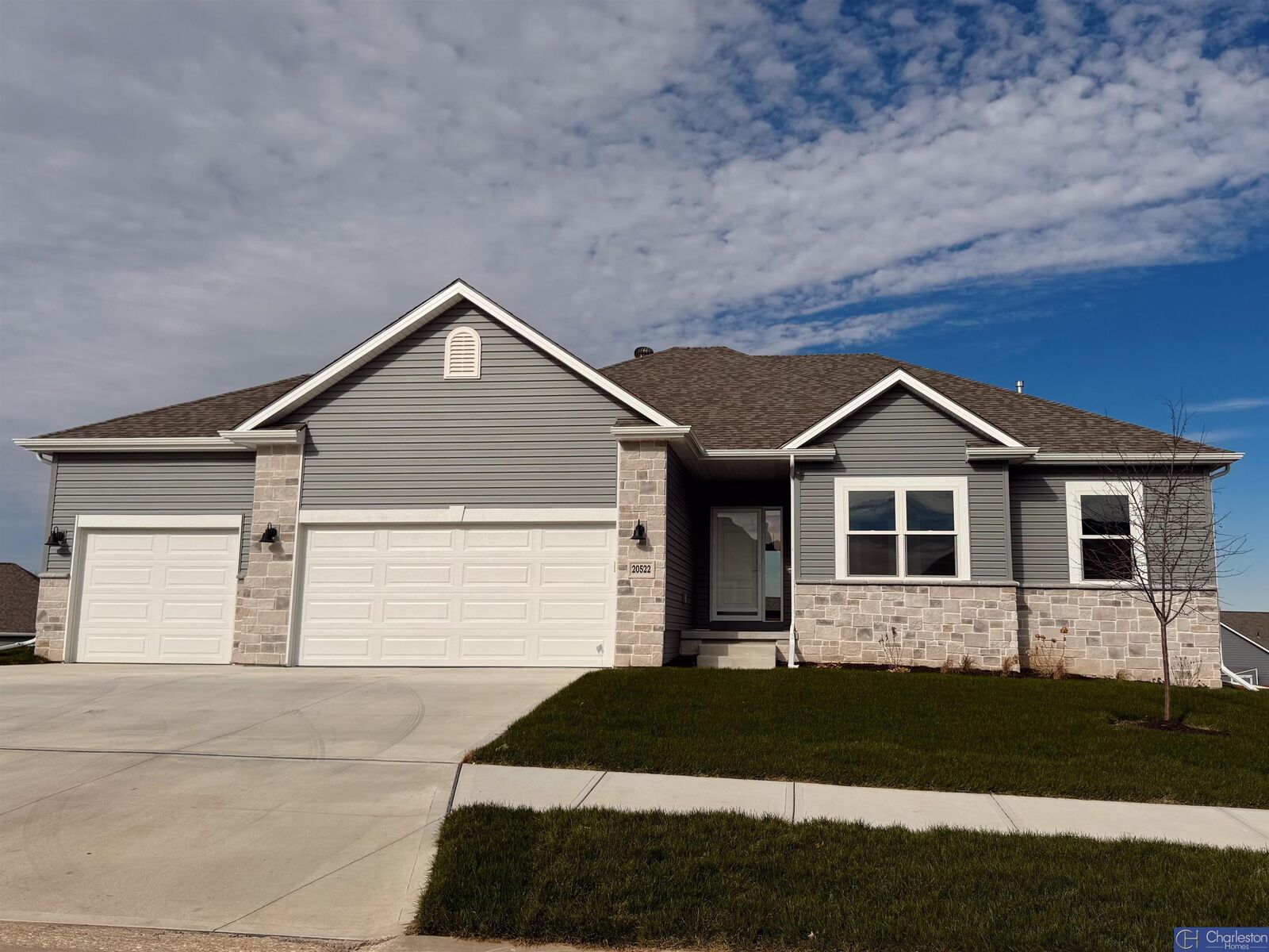 Property Photo: 20522 Riviera Drive NE 68028