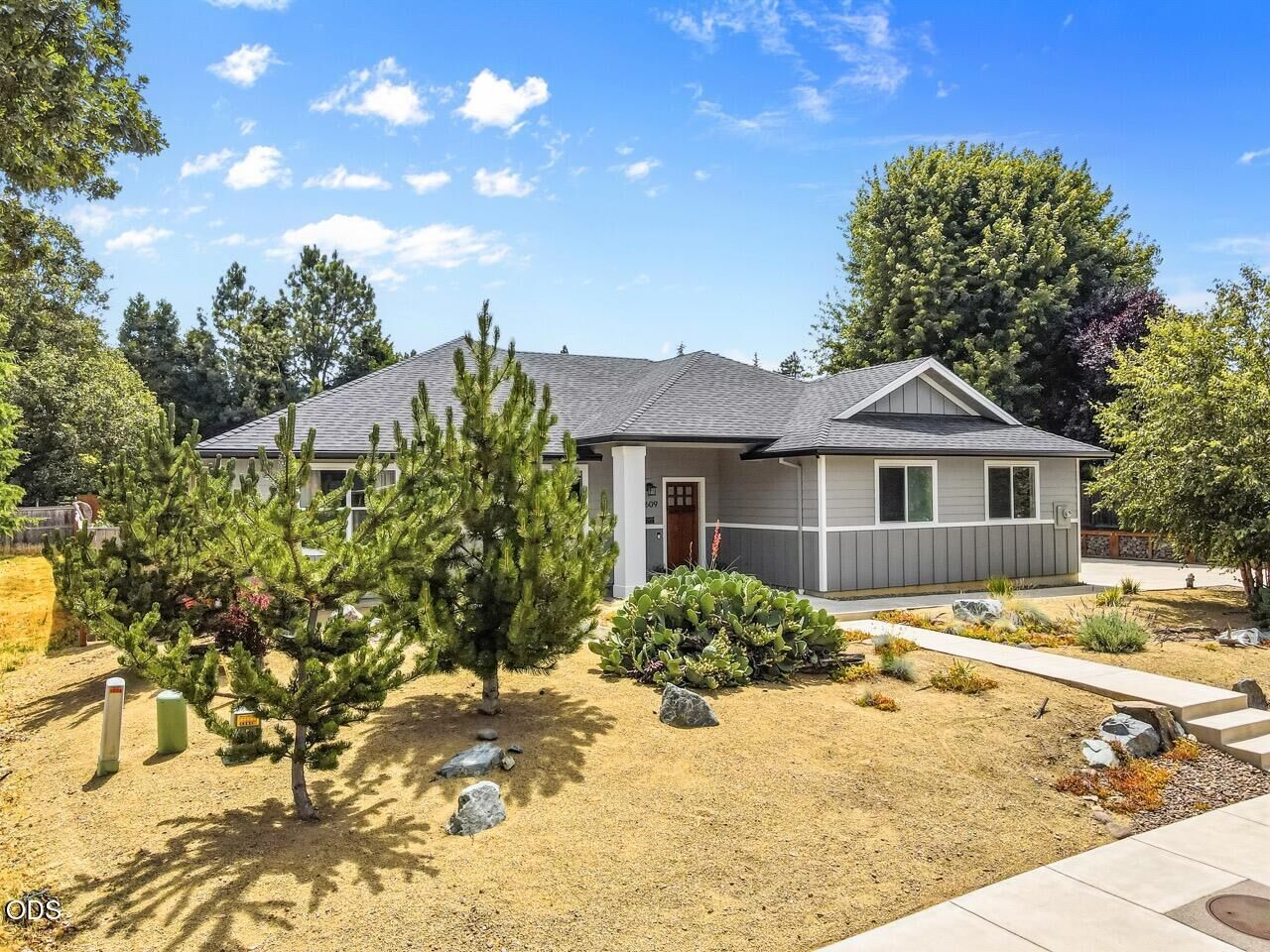 Property Photo: 1609 Pacific Lane OR 97535
