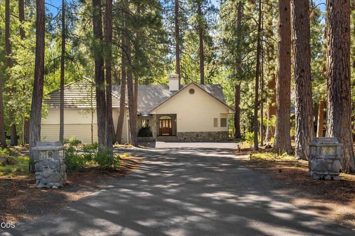 Property Photo: 60726 Golf Village Loop OR 97702