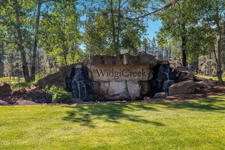 Property Photo: 60726 Golf Village Loop OR 97702