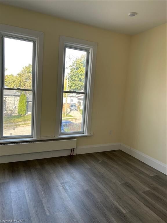 Property Photo:  125 Wellington Street S  ON N1R 3Y8 