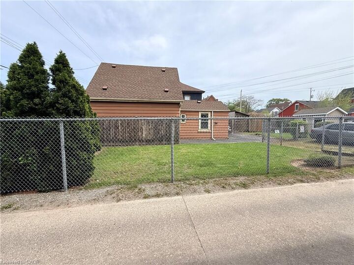 Property Photo: 356 Barton Street E ON L8L 2X9