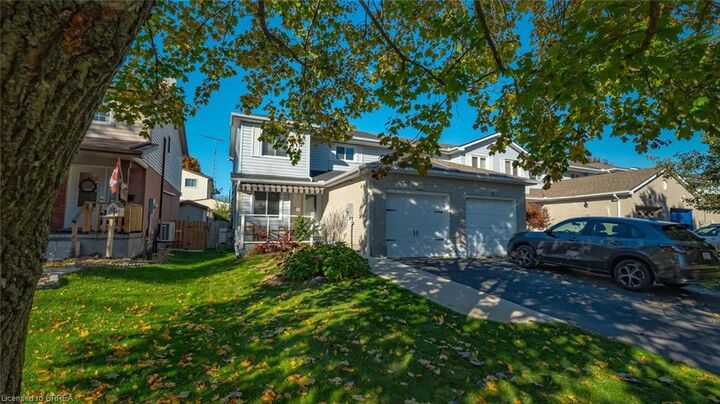 23 Freeman Crescent — photo 1