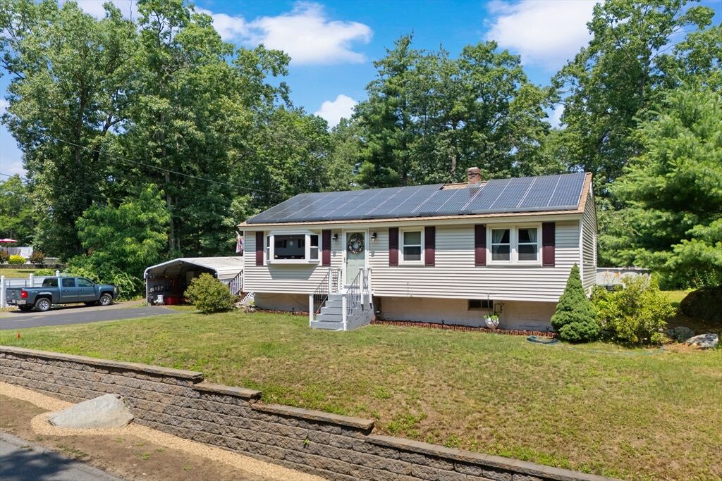 Property Photo: 215 Donohue Rd MA 01826