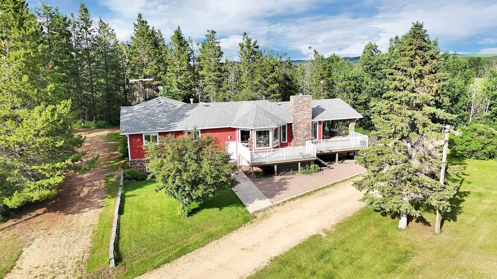Property Photo: 41421 Range Road 261 AB T4L 2N5