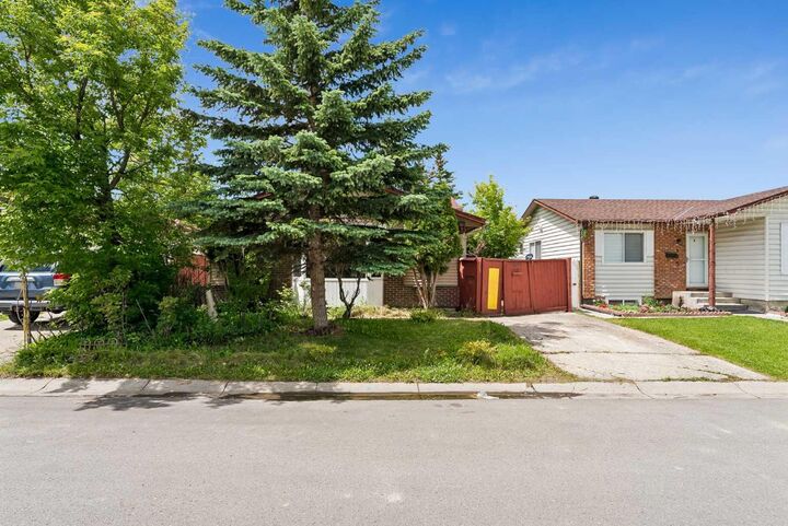 Property Photo: 189 Whitaker Close NE AB T1Y 5K2