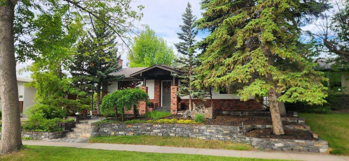 Property Photo: 9415 Fairmount Drive SE AB T2J 0R1
