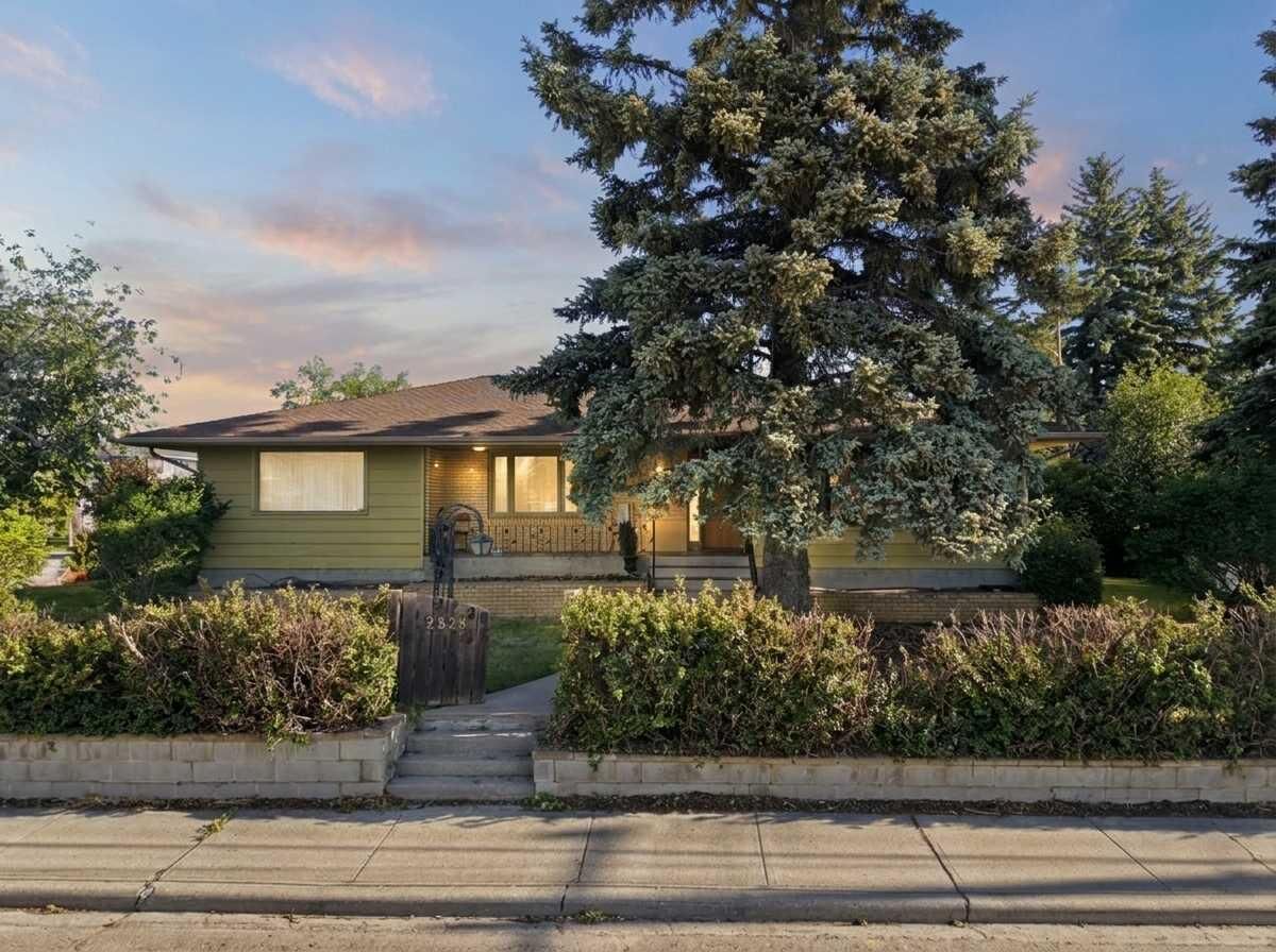 Property Photo: 3720 Spruce Drive SW AB T3C 3A7