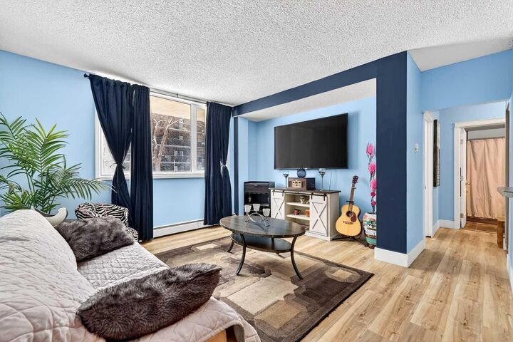 Property Photo: 1312 13 Avenue SW 102 AB T3C 0T3