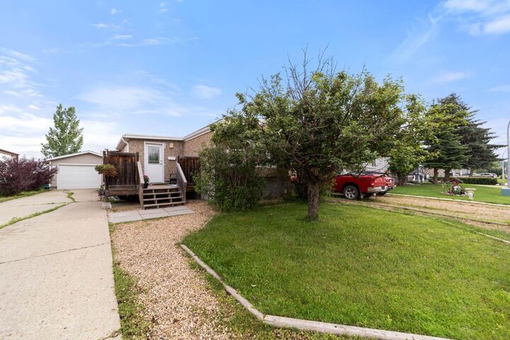 Property Photo:  4906 55 Avenue  AB T4V 4J2 
