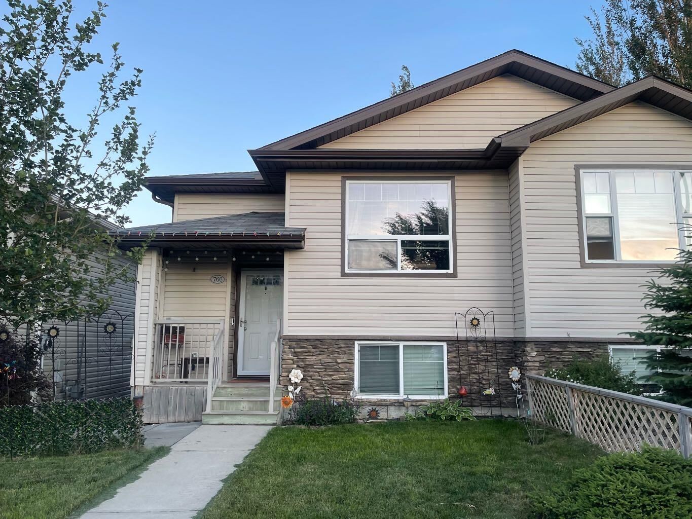 Property Photo: 766 Mt Sundance Lane W AB T1J 0T3