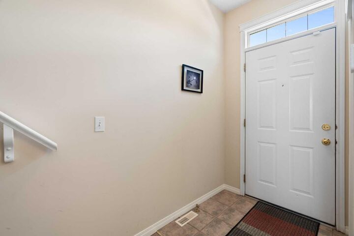 Property Photo:  25 Prestwick Park SE  AB T2Z 3V3 