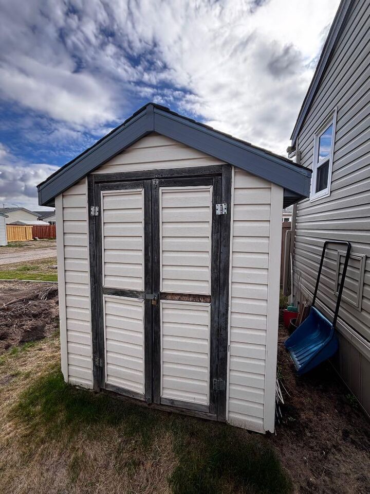 Property Photo: 9014 89 Avenue AB T8X 0C4