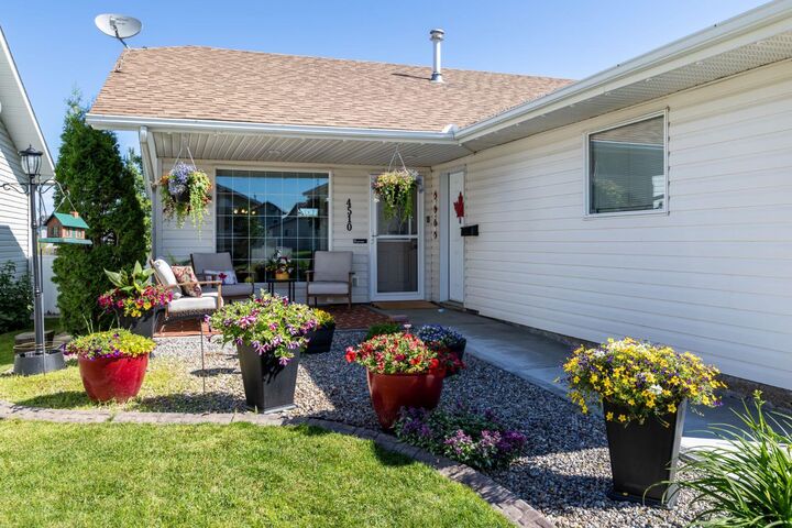 Property Photo: 4510 54A Avenue Crescent AB T4G 1X8