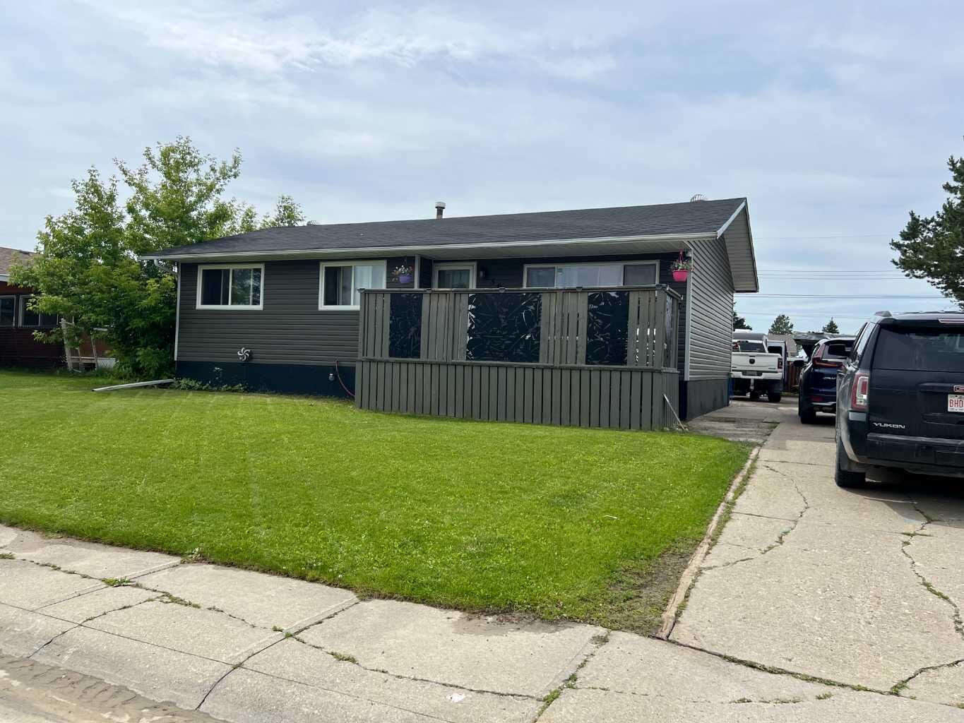 Property Photo: 505 5 Avenue AB T0H 1P0