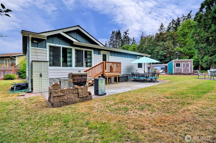 Property Photo:  21 NE Shore Place  WA 98588 