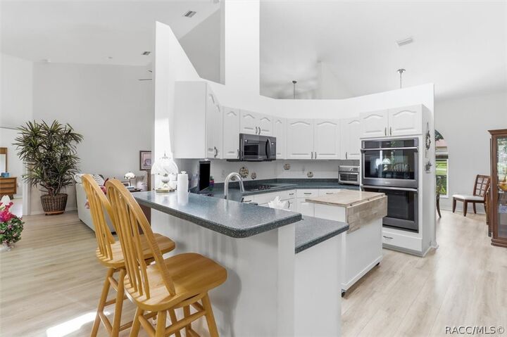 Property Photo: 1886 E Saint James Loop FL 34453