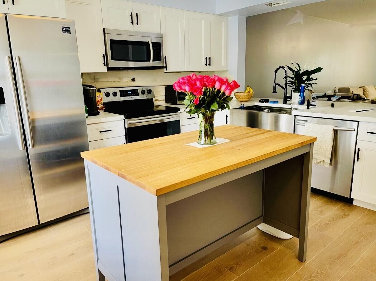 Property Photo: 701 Avenue L Apt 204A FL 33483