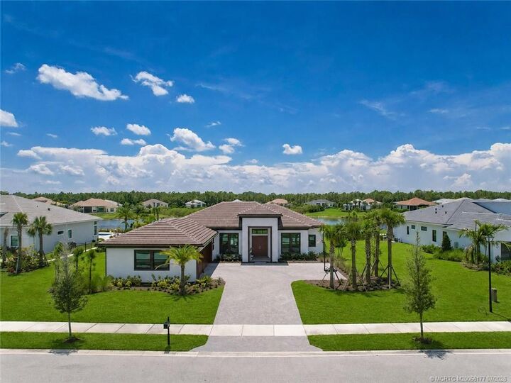 Property Photo:  2044 SW English Garden Drive  FL 34990 