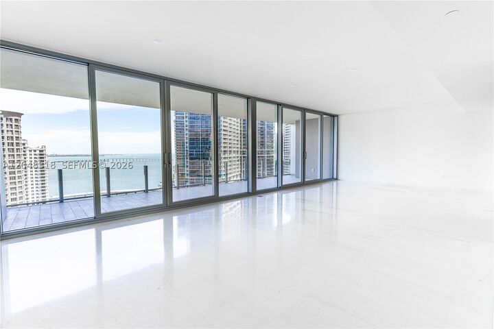 Property Photo: 300 Biscayne Blvd Way 2702 FL 33131
