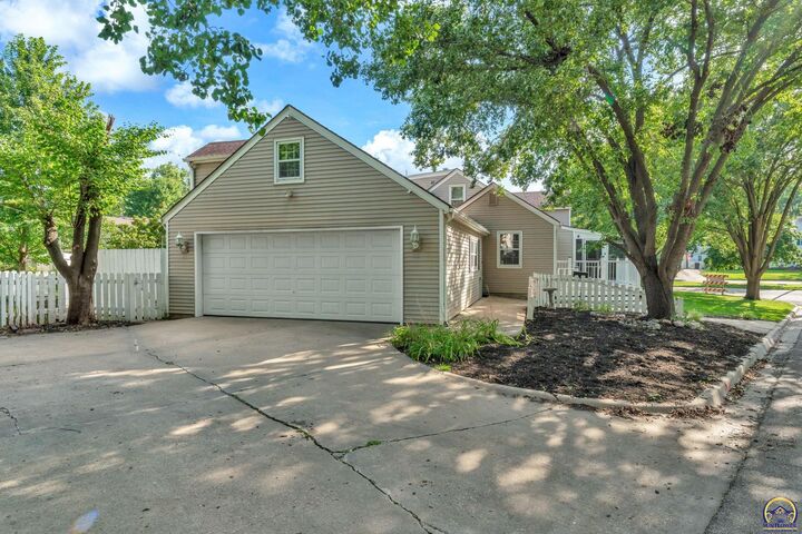 Property Photo:  1278 SW Collins Ave  KS 66604 