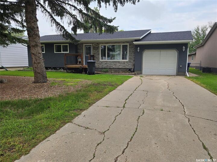 Property Photo: 619 Brimacombe Drive SK S4H 2P3