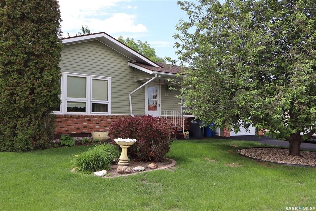 Property Photo: 1010 Granville Avenue SK S0H 0B0