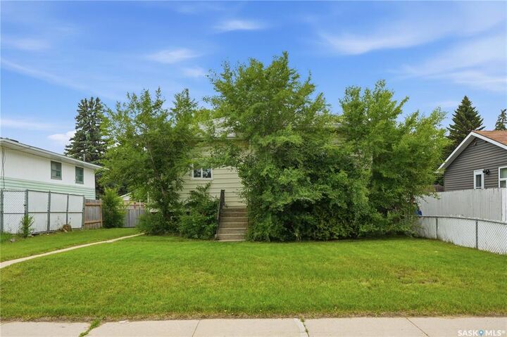 Property Photo:  209 T Avenue N  SK S7L 3B1 