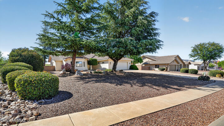 Property Photo: 3652 Plaza De La Rosa AZ 85650