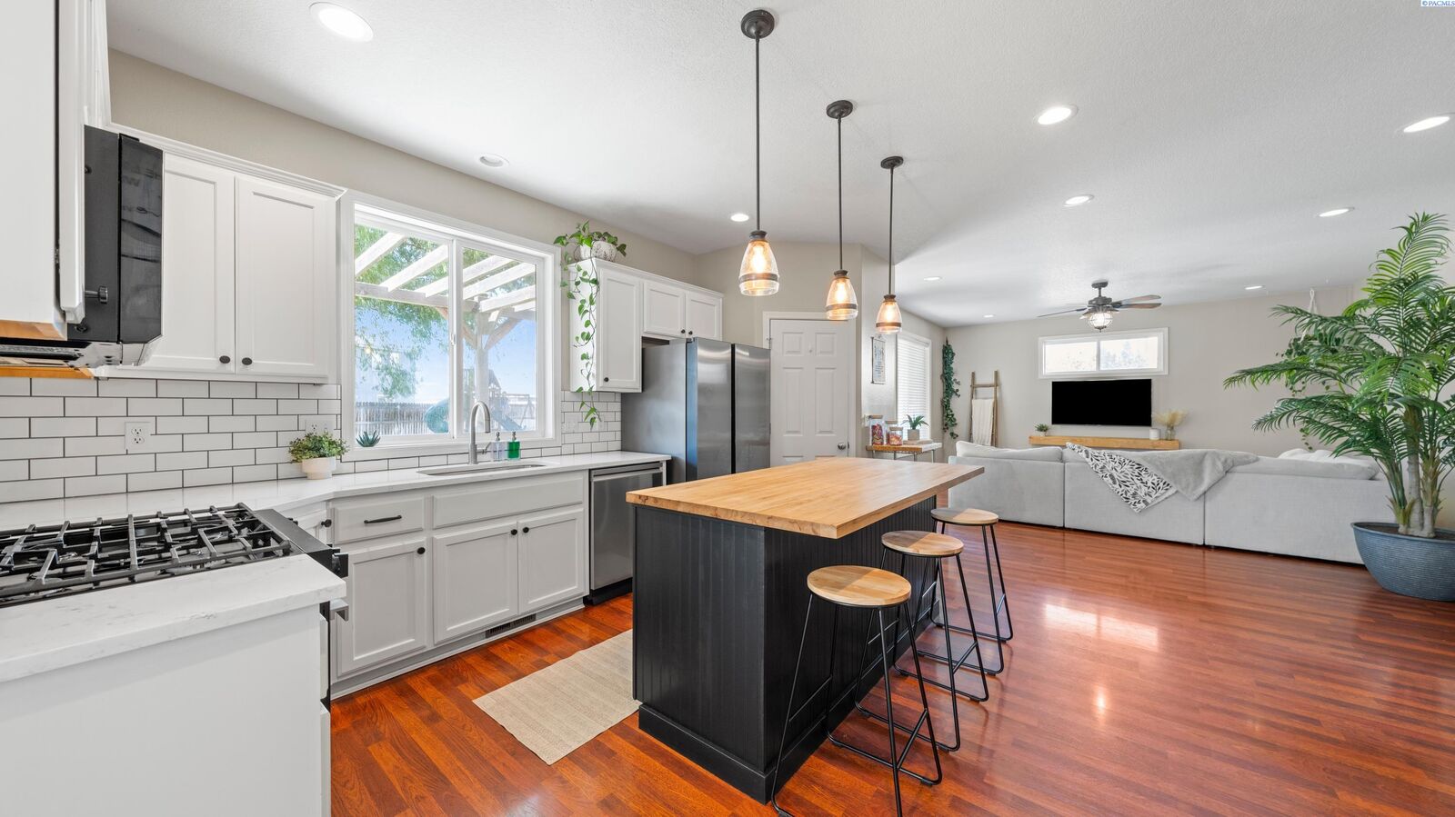 Property Photo:  5124 Tyler Ct  WA 99301 