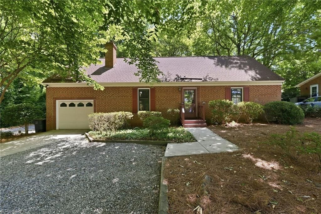 Property Photo: 4302 Lawndale Drive NC 27455