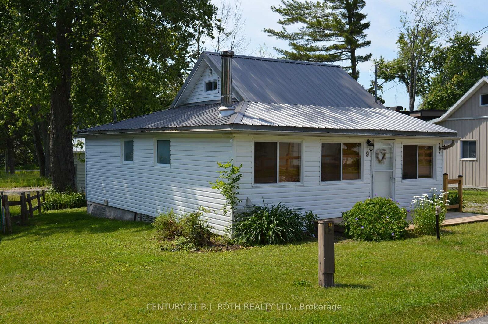 Property Photo: 9 Ridge Avenue ON L0K 1B0