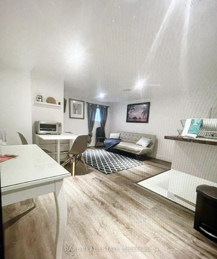 Property Photo:  17 Leslie Anne Drive Lower  ON L9Z 2N6 
